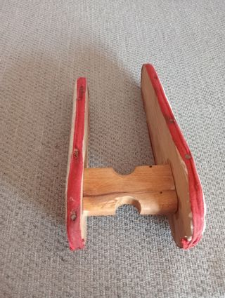 Antigua pieza de juguete para planchar, madera