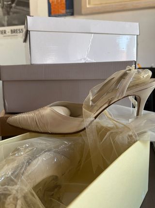 Zapatos novia Sara Navarro beige
