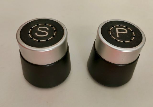 Saliera e pepiera vintage