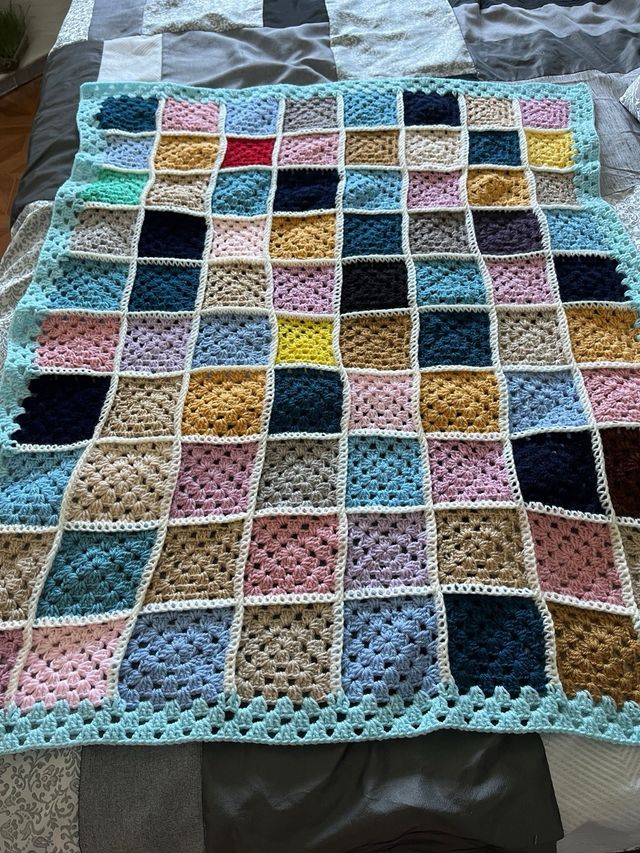 Manta y cojín crochet multicolor