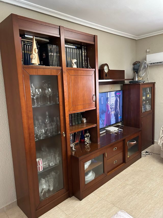 Mueble salón madera clásico
