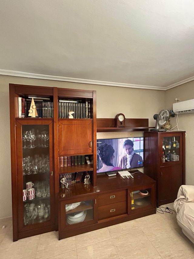 Mueble salón madera clásico