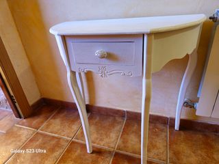Mesa recibidor blanca de madera