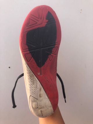 Zapatillas fútbol sala - rojas y negras