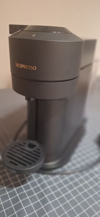 Cafetera Nespresso Vertuo - Negra
