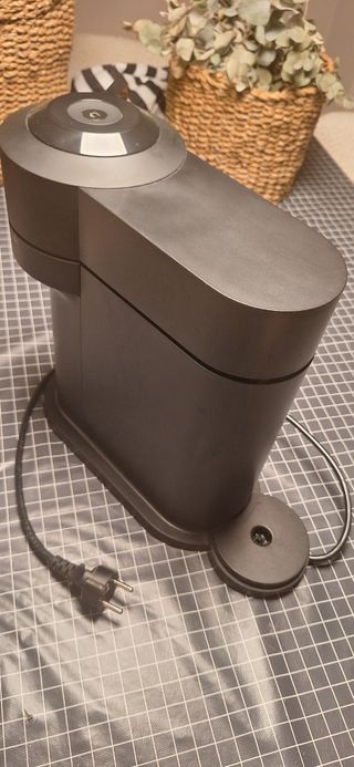 Cafetera Nespresso Vertuo - Negra