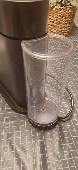 Cafetera Nespresso Vertuo - Negra
