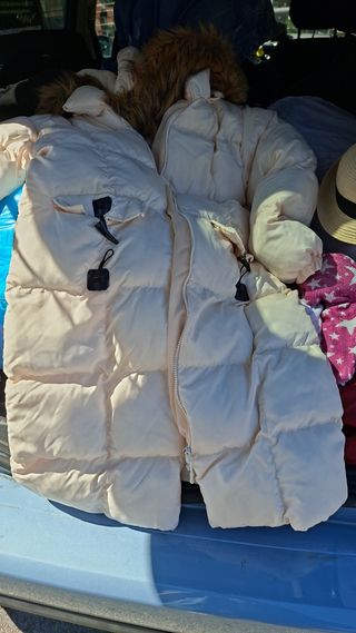 1Abrigo acolchados beige con capucha