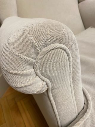 2 Sillones orejeros beige terciopelo