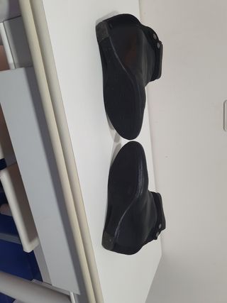 Botines negros con cuña. Usados solo en 3 ocasione