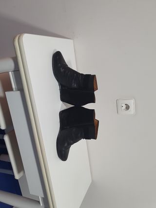 Botines negros con cuña. Usados solo en 3 ocasione