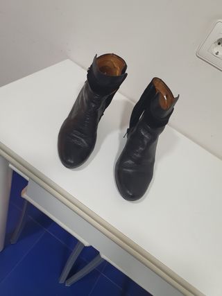 Botines negros con cuña. Usados solo en 3 ocasione