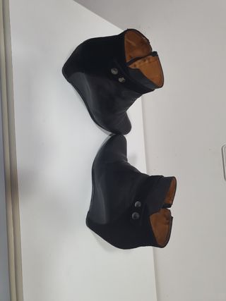 Botines negros con cuña. Usados solo en 3 ocasione