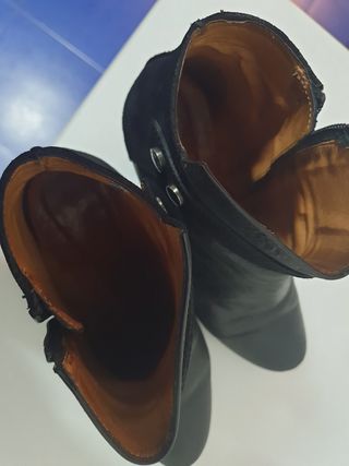 Botines negros con cuña. Usados solo en 3 ocasione
