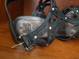 Sandali donna Guess neri con plateau