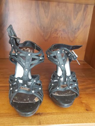 Sandali donna Guess neri con plateau