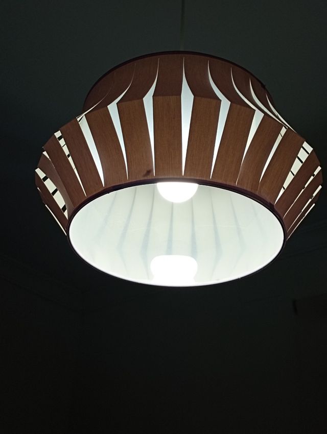 Lampara papel color lila. Estilo vintage