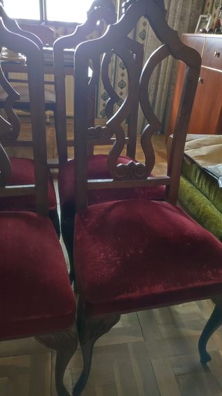 4 Sillas antiguas de madera y terciopelo