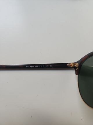 Ray-Ban Clubround Classic RB4246