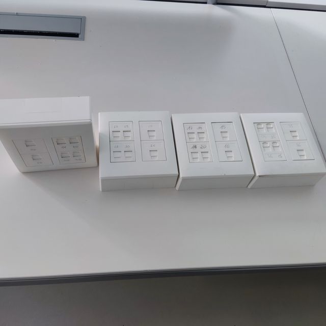 4 placas pared datos Simon