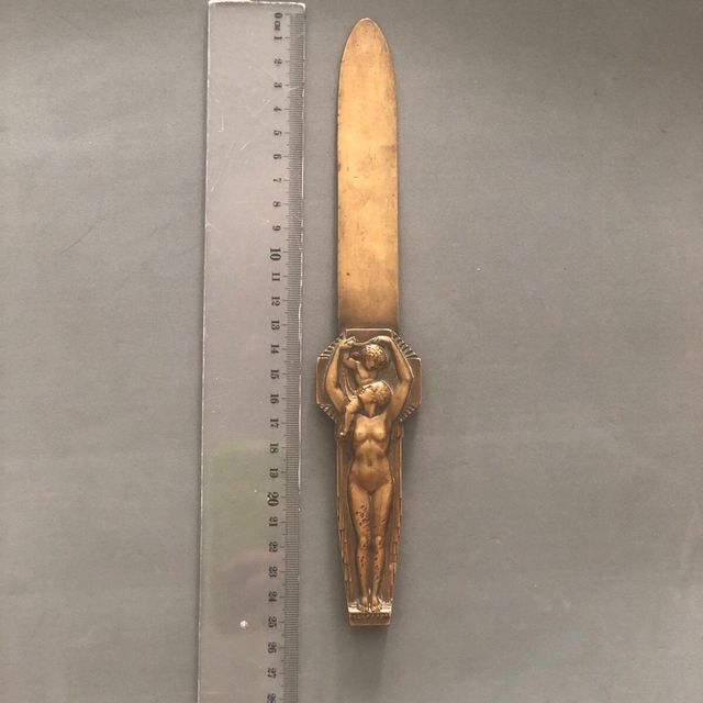 Cuchillo de papel de bronce con firma lucen bazor