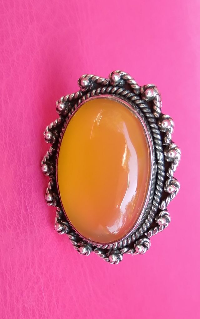 Anello in argento sterling e calcedonio giallo