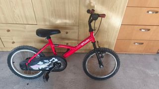 Bicicleta infantil BTwin 16" vermella