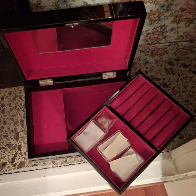 Caja música lacada negra  dibujo ramas bambú