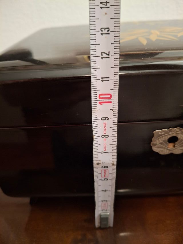 Caja música lacada negra  dibujo ramas bambú