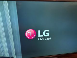 TV LG 49" 49UJ701V - cristal LCD dañado