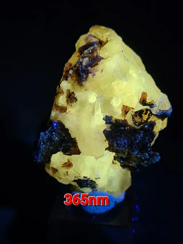 Minerali fluorescenti Cerusite Marocco