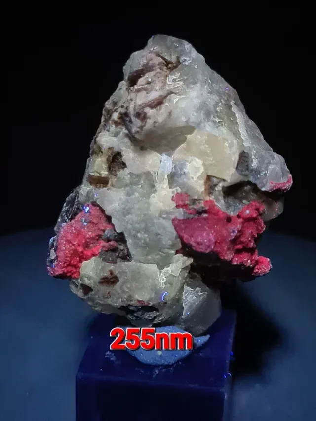 Minerali fluorescenti Cerusite Marocco