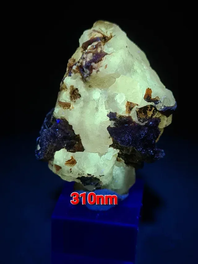 Minerali fluorescenti Cerusite Marocco