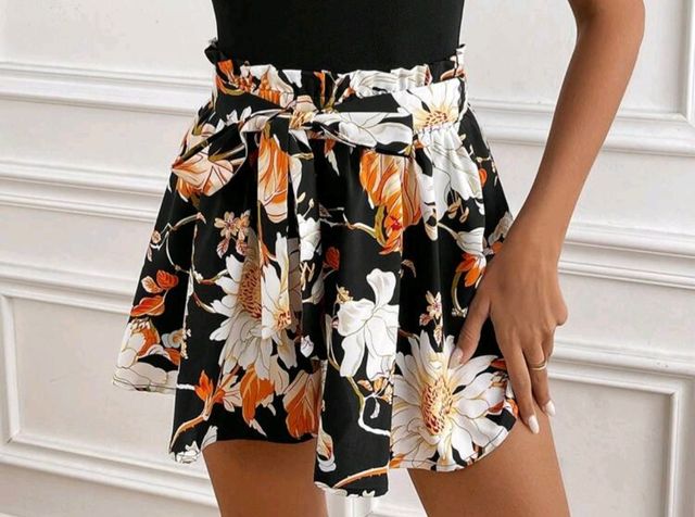Shorts florales mujer