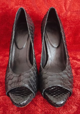 Zapatos tacón serpiente negros
