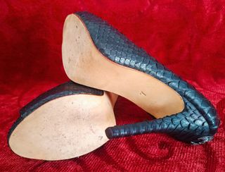 Zapatos tacón serpiente negros