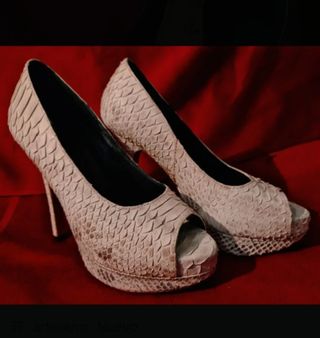 Zapatos tacón beige serpiente