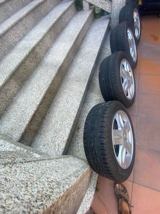 4 Llantas Renault 4x100 con neumáticos