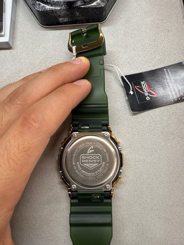 G-SHOCK GM-5600CL-3ER Reloj Dorado Verde