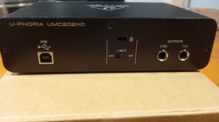 Interfaz audio Behringer U-phoria UMC202HD