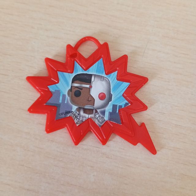 Llavero Cyborg Funko Pop Kinder Joy