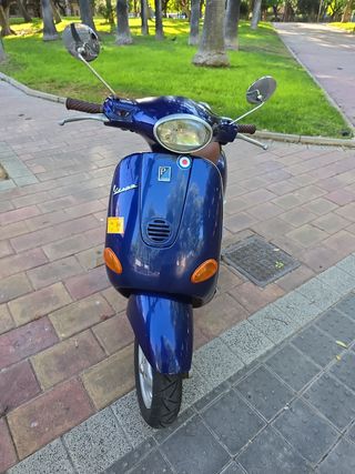 Vespa 50cc Azul - Scooter. 
