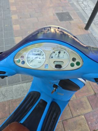 Vespa 50cc Azul - Scooter. 
