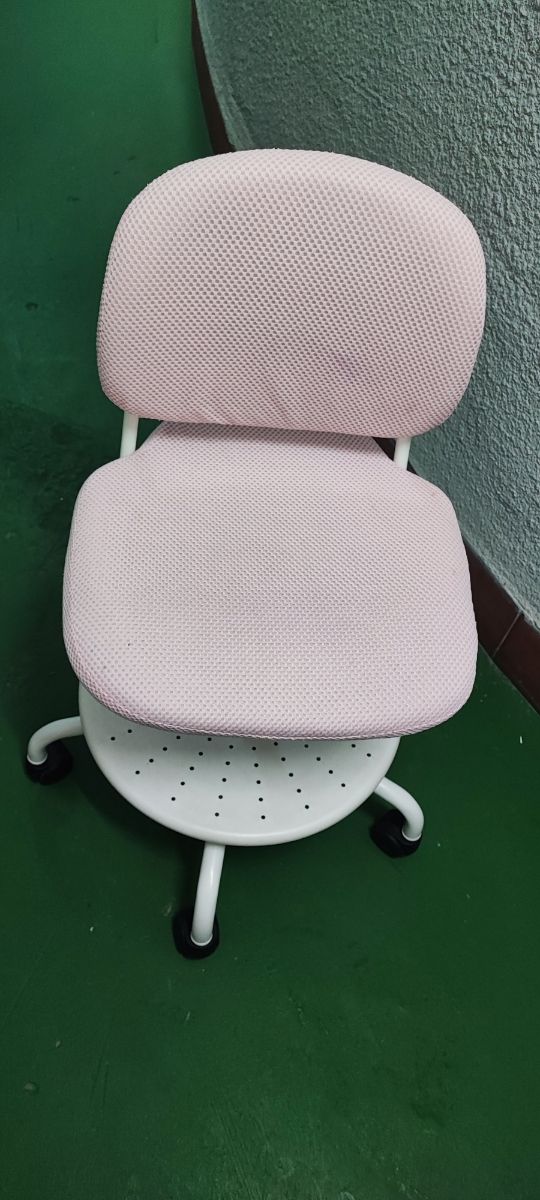 Silla giratoria Ikea VIMUND rosa