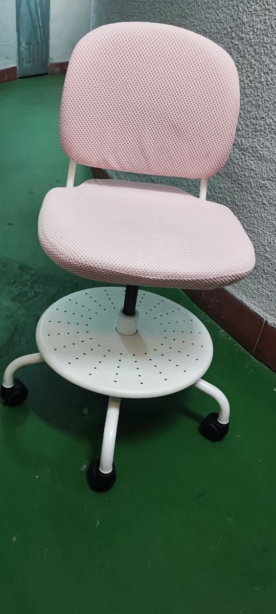 Silla giratoria Ikea VIMUND rosa