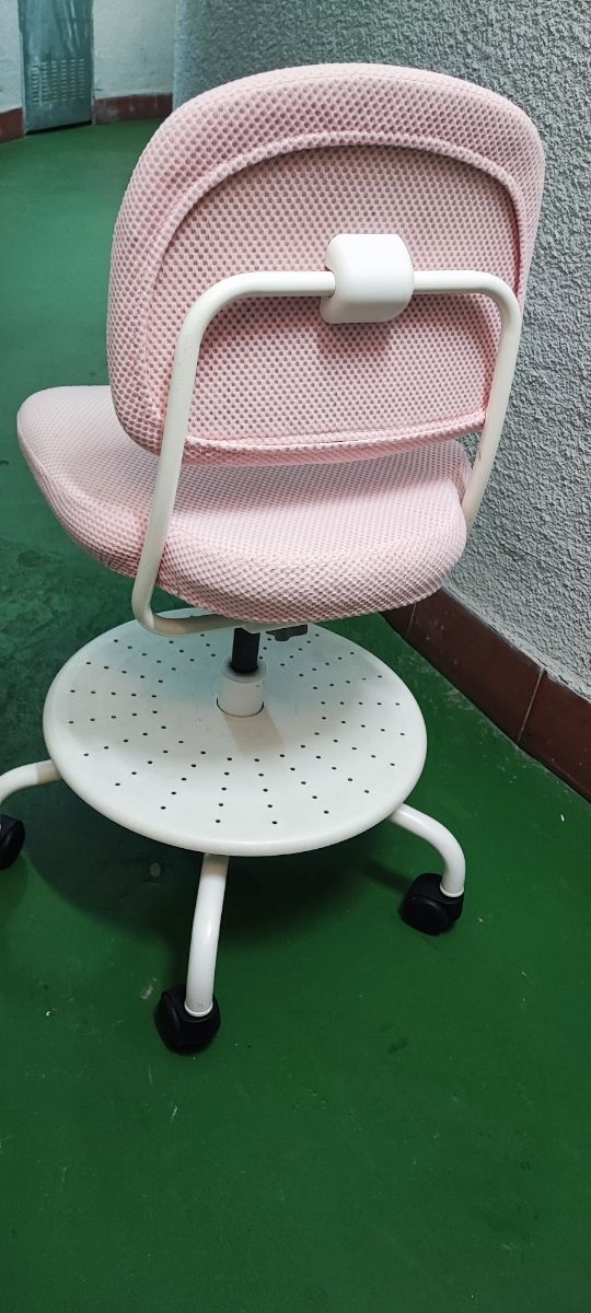 Silla giratoria Ikea VIMUND rosa