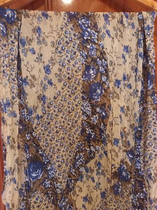 Pañuelo floral beige y azul