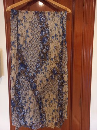 Pañuelo floral beige y azul