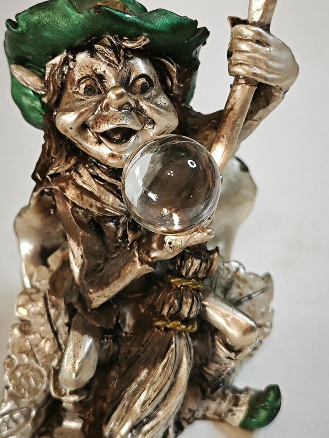 Gnomo Mago con Sfera di Cristallo