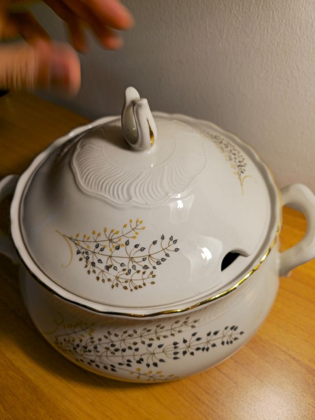 Zuppiera porcellana bianca e oro